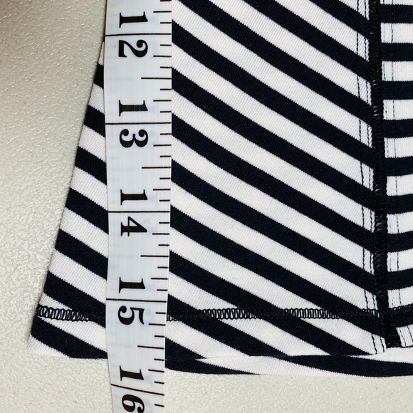 Lululemon Black and‎ White Striped Tank Top Size XS* - Picture 5 of 5